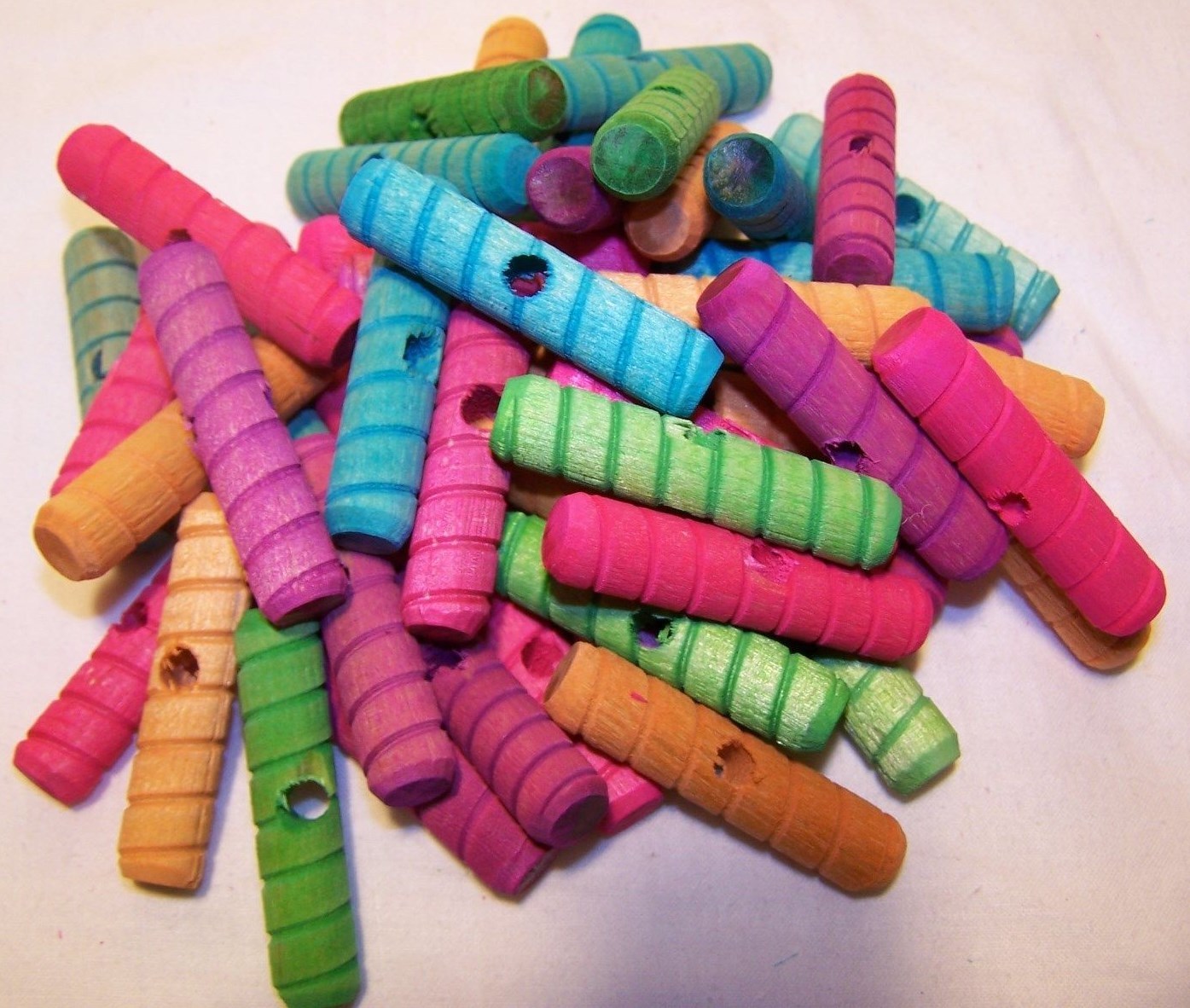 25 Bird Toy Parts Colored Wood Wooden 2″ Small Spiral Logs Parrot Toy 1/4″ Hole